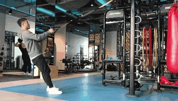 看明星教练用一条毛巾解决你的肩颈痛
